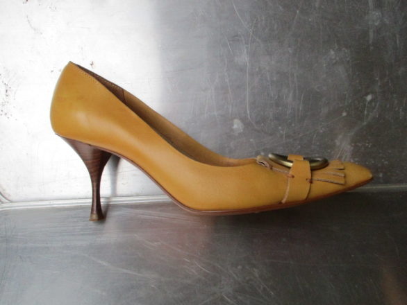 Yves Saint Laurent high heeled pointed leather shoes in tan colour